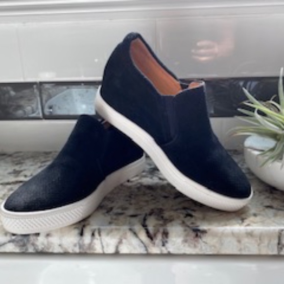 Caslon black suede wedge 7M new w/o box - Picture 2 of 6